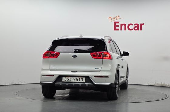 Kia Niro Prestige — пробег 41 419 км — фото 4 из 5