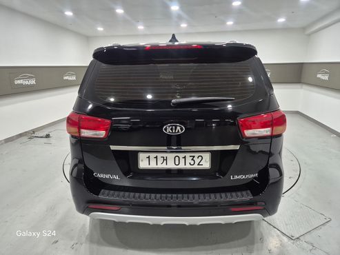Kia Carnival 7-seater Limousine VIP — пробег 93 138 км — фото 3 из 5