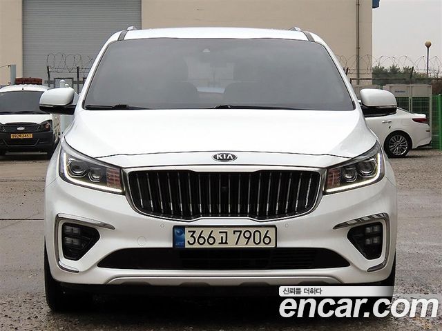 Kia Carnival Gasoline 7-Seater Limousine President — пробег 121 713 км — фото 3 из 5
