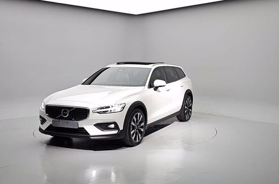Volvo V60 B5 Ultimate AWD — пробег 33 681 км — фото 1 из 5
