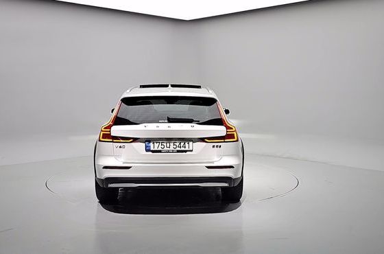 Volvo V60 B5 Ultimate AWD — пробег 33 681 км — фото 4 из 5