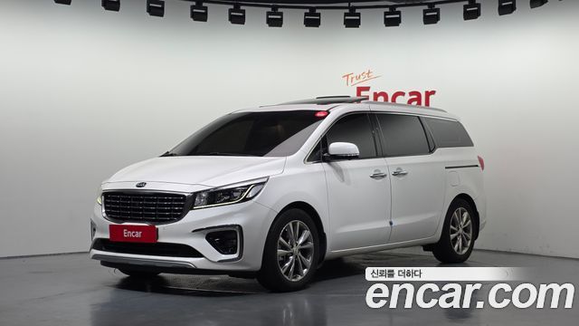 Kia Carnival Gasoline 7-Seater Limousine VIP — пробег 137 625 км — фото 1 из 5