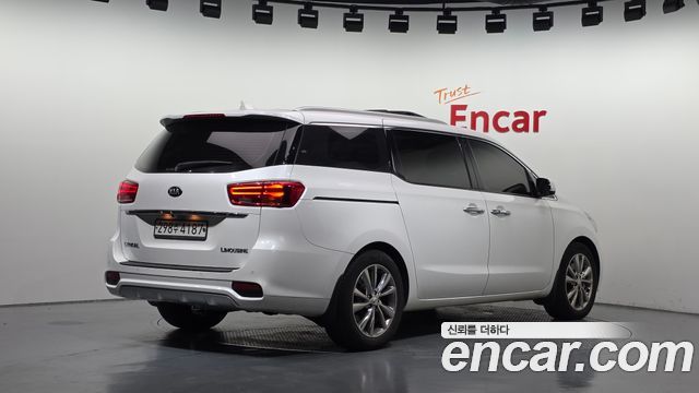 Kia Carnival Gasoline 7-Seater Limousine VIP — пробег 137 625 км — фото 2 из 5