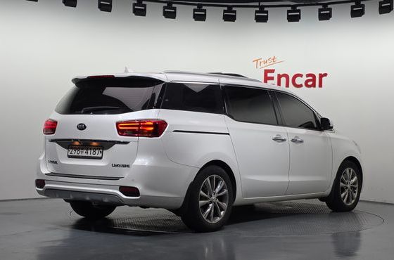 Kia Carnival Gasoline 7-Seater Limousine VIP — пробег 137 625 км — фото 2 из 5