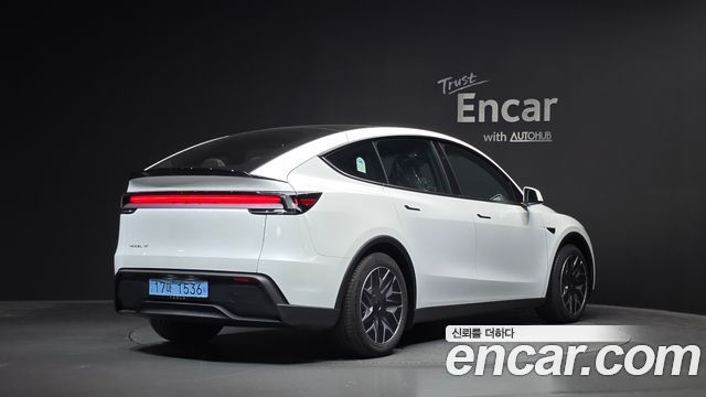 Tesla Model Y L Long Range AWD — пробег 12 км — фото 2 из 5