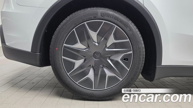 Tesla Model Y L Long Range AWD — пробег 12 км — фото 5 из 5
