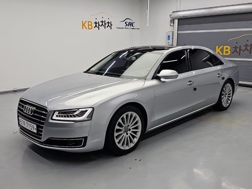 Audi A8 50 TFSI Quattro LWB D4 — пробег 140 000 км — фото 2 из 5