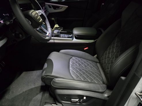 Audi Q8 50 TDI Quattro Premium — пробег 1 100 км — фото 4 из 5
