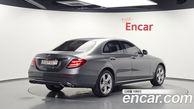 Mercedes-Benz E-Class E220d 4MATIC Avantgarde — пробег 114 622 км — фото 2 из 5