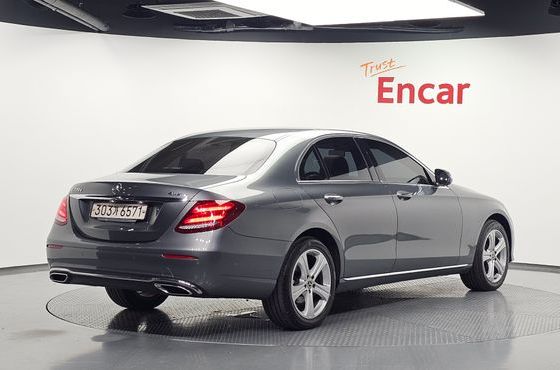 Mercedes-Benz E-Class E220d 4MATIC Avantgarde — пробег 114 622 км — фото 2 из 5