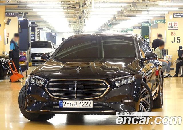Mercedes-Benz E-Class E220d 4MATIC Exclusive — пробег 28 000 км — фото 3 из 5
