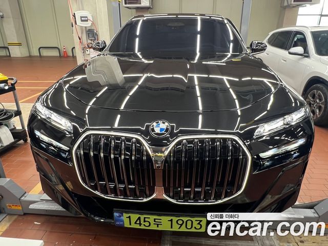 BMW 7-Series 740i xDrive M Sport — пробег 4 656 км — фото 2 из 5