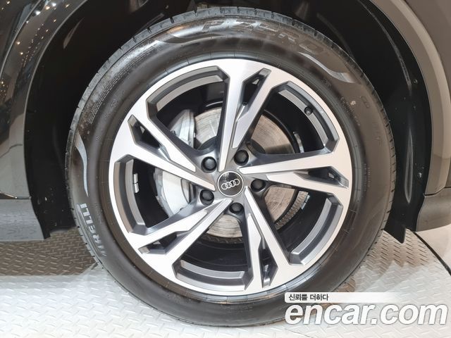 Audi Q6 e-tron S Line — пробег 2 556 км — фото 5 из 5