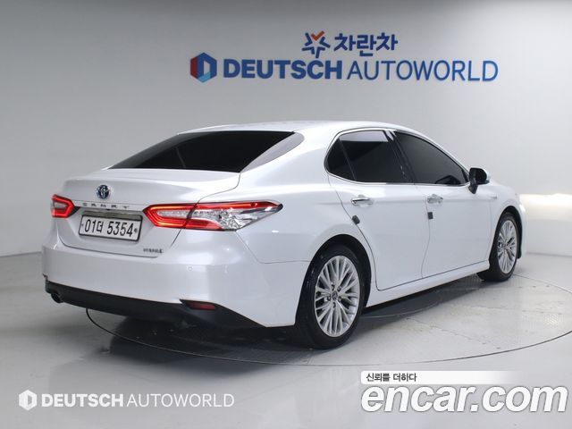 Toyota Camry 2.5 XLE Hybrid — пробег 88 297 км — фото 2 из 5