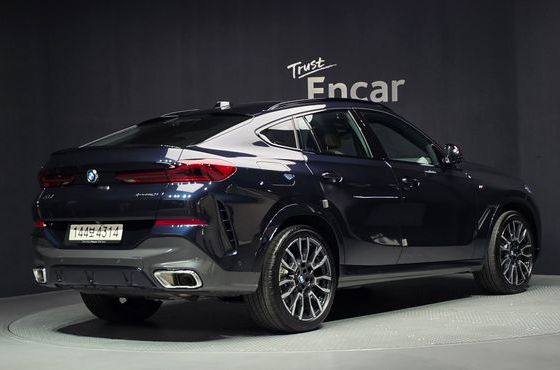 BMW X6 xDrive40i M Sport — пробег 4 655 км — фото 2 из 5