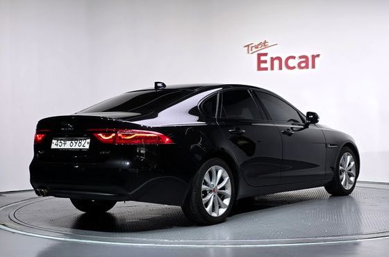 Jaguar XF 20d Prestige — пробег 73 400 км — фото 2 из 5