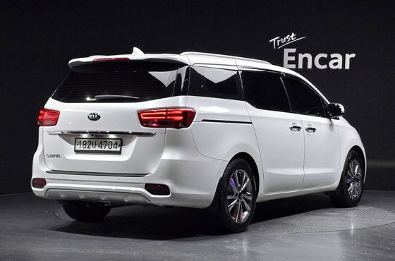 Kia Carnival Gasoline 9-Seater Noblesse Special — пробег 178 141 км — фото 2 из 5