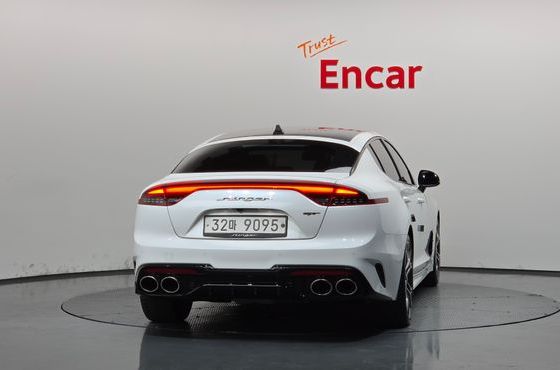Kia Stinger 2.0 Turbo 2WD Platinum — пробег 124 000 км — фото 4 из 5