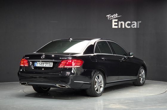 Mercedes-Benz E-Class E220 Bluetec Avantgarde — пробег 66 692 км — фото 2 из 5