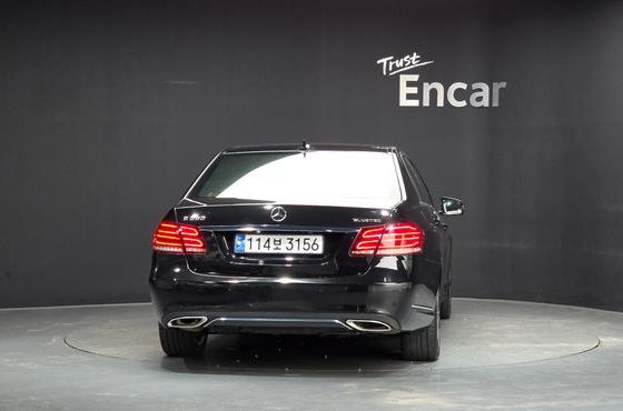 Mercedes-Benz E-Class E220 Bluetec Avantgarde — пробег 66 692 км — фото 4 из 5