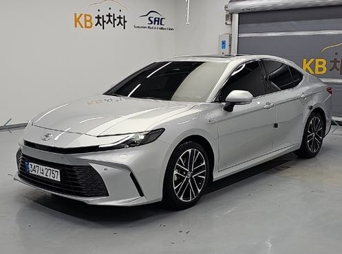 Toyota Camry 2.5 XLE Hybrid — пробег 21 801 км — фото 1 из 4