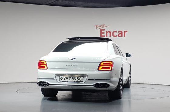 Bentley Flying Spur 4.0 Azure — пробег 4 821 км — фото 4 из 5
