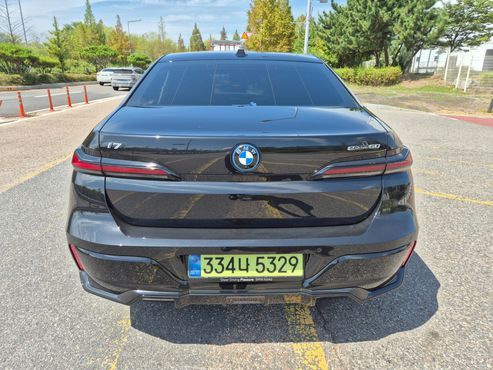 BMW i7 eDrive 50 M Sport — пробег 31 143 км — фото 3 из 5
