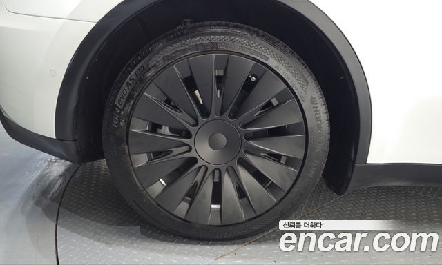 Tesla Model Y Long Range AWD — пробег 68 504 км — фото 5 из 5