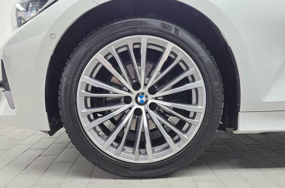BMW 3-Series 320i Touring Luxury — пробег 75 272 км — фото 5 из 5