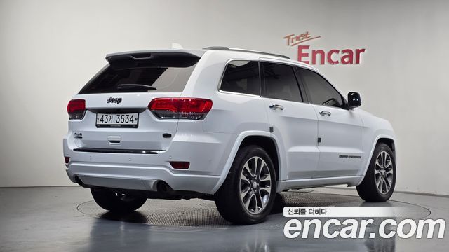 Jeep Cherokee 3.0 Diesel Overland WK2 — пробег 126 806 км — фото 2 из 5