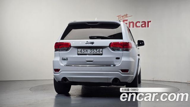 Jeep Cherokee 3.0 Diesel Overland WK2 — пробег 126 806 км — фото 4 из 5