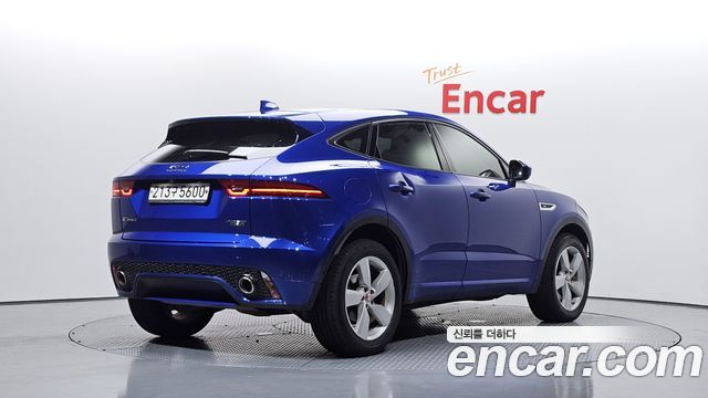 Jaguar E-PACE R250 R-Dynamic SE — пробег 72 490 км — фото 2 из 5