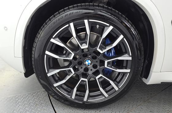 BMW X5 xDrive 40i M Sport — пробег 4 087 км — фото 5 из 5