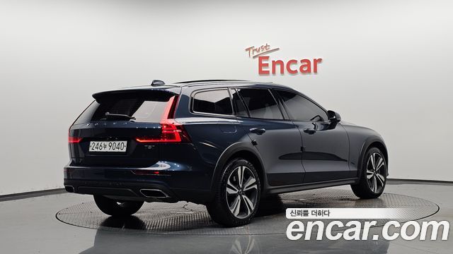 Volvo V60 T5 Pro AWD — пробег 58 058 км — фото 2 из 5