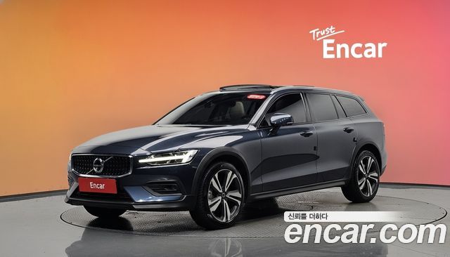 Volvo V60 T5 Pro AWD — пробег 58 058 км — фото 1 из 5