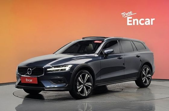 Volvo V60 T5 Pro AWD — пробег 58 058 км — фото 1 из 5