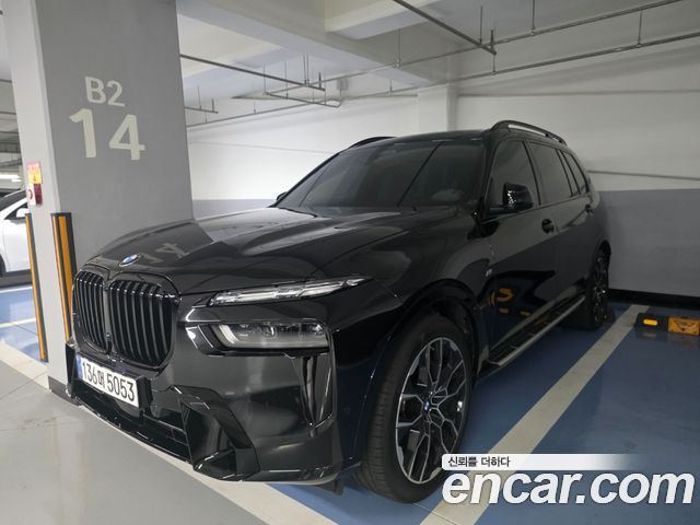 BMW X7 xDrive 40d M Sport 7 STR — пробег 5 500 км — фото 1 из 5