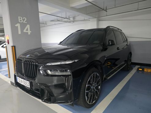 BMW X7 xDrive 40d M Sport 7 STR — пробег 5 500 км — фото 1 из 5