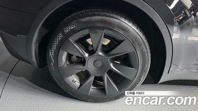 Tesla Model Y RWD — пробег 61 535 км — фото 5 из 5