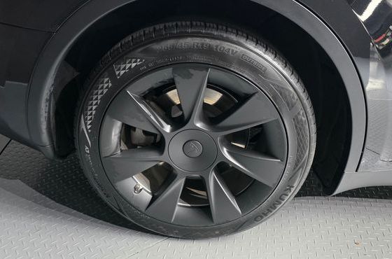 Tesla Model Y RWD — пробег 61 535 км — фото 5 из 5