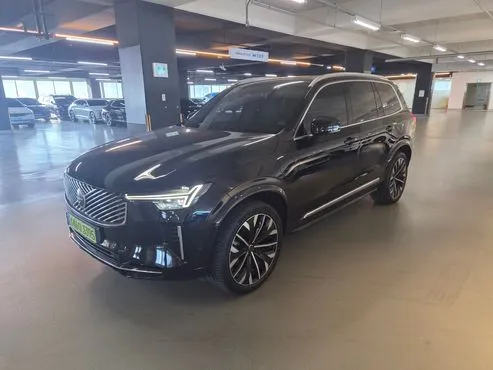 Volvo XC90 T8 Ultra Bright Hybrid — пробег 28 924 км — фото 3 из 5