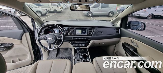 Kia Carnival 7-Seater Limousine VIP — пробег 107 817 км — фото 2 из 5