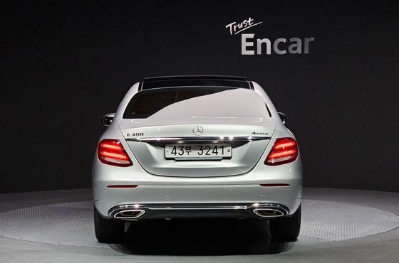 Mercedes-Benz E-Class E300 4MATIC Exclusive — пробег 57 563 км — фото 4 из 5