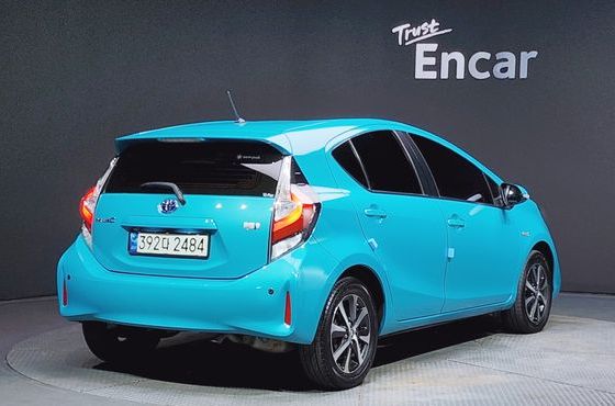 Toyota Prius 1.5 — пробег 76 019 км — фото 2 из 5