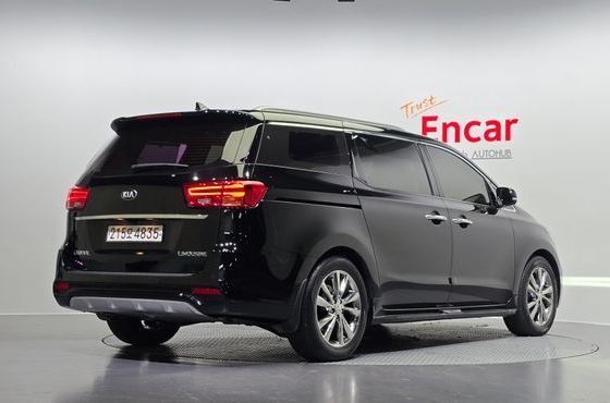 Kia Carnival 7-Seater Limousine VIP — пробег 76 636 км — фото 2 из 5