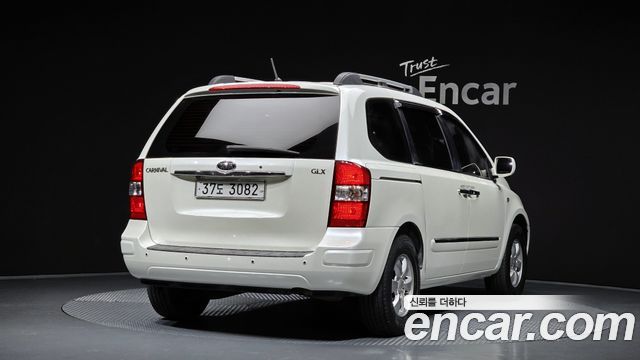 Kia Carnival 9-Seater LPI GLX Standard — пробег 140 196 км — фото 2 из 5