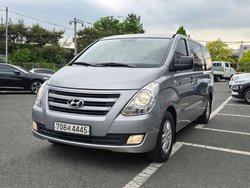 Hyundai Starex 12-Seater Wagon Smart — пробег 87 600 км — фото 1 из 5