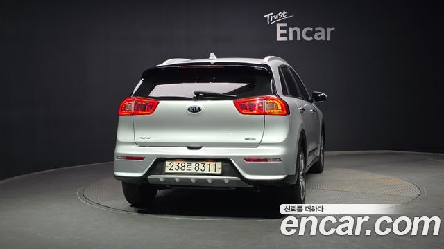 Kia Niro Prestige — пробег 78 321 км — фото 4 из 5