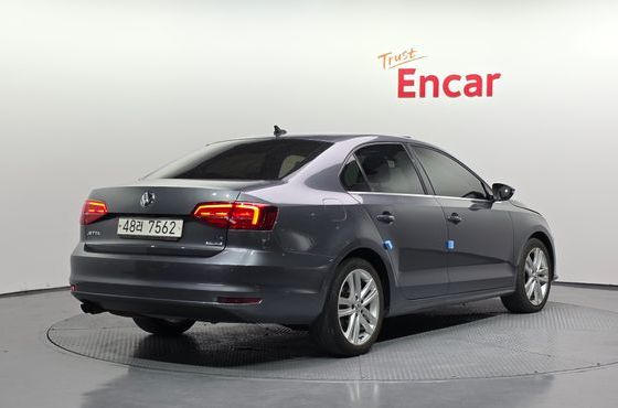 Volkswagen Jetta 2.0 TDI BlueMotion Premium 6th — пробег 134 420 км — фото 2 из 5