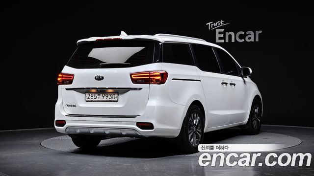 Kia Carnival 9-Seater Luxury — пробег 194 050 км — фото 2 из 5